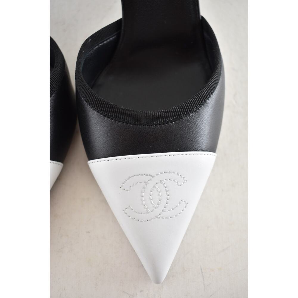 Chanel 26P Black White CC Logo Cap Pointed Toe Slingback Mule Heel Pump 39.5 - Picture 11 of 16